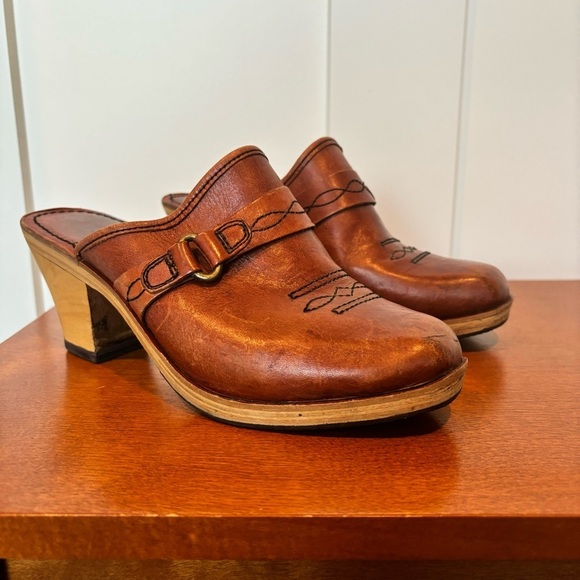 Connie Shoes - Connie Women’s Clogs Size 6-# 786HH40 Made in Brazil